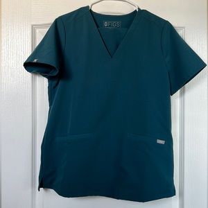Figs Casma three pocket scrub top + Livingston scrub pants